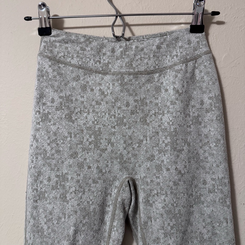 Gymshark Dry Fleur Textured leggings Size Small - Picture 2 of 7